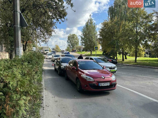 Красный Рено Меган, объемом двигателя 1.46 л и пробегом 520 тыс. км за 3200 $, фото 1 на Automoto.ua