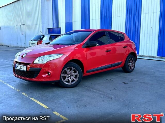 Красный Рено Меган, объемом двигателя 1.6 л и пробегом 88 тыс. км за 5000 $, фото 1 на Automoto.ua