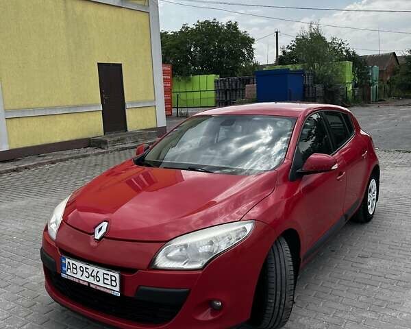 Красный Рено Меган, объемом двигателя 1.46 л и пробегом 250 тыс. км за 6800 $, фото 1 на Automoto.ua