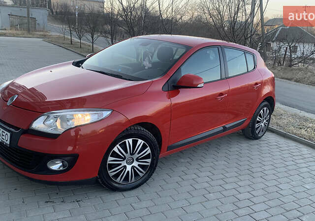 Красный Рено Меган, объемом двигателя 1.46 л и пробегом 213 тыс. км за 7700 $, фото 1 на Automoto.ua