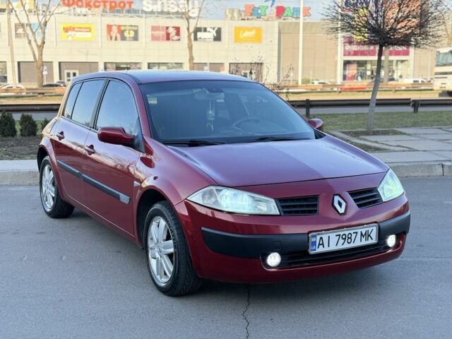 Красный Рено Меган, объемом двигателя 1.6 л и пробегом 320 тыс. км за 3400 $, фото 1 на Automoto.ua