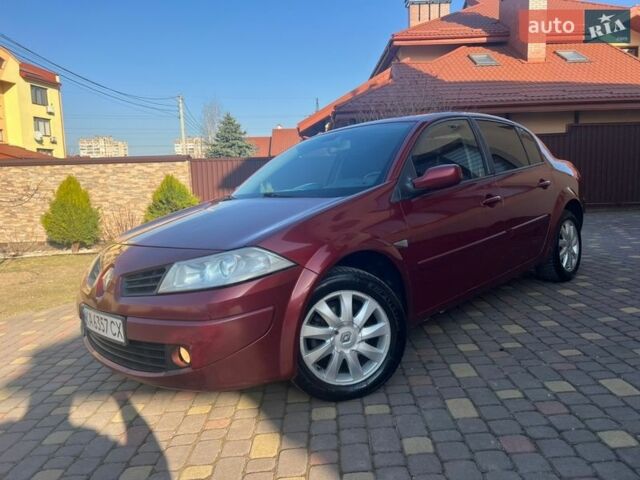 Красный Рено Меган, объемом двигателя 1.6 л и пробегом 315 тыс. км за 3500 $, фото 1 на Automoto.ua