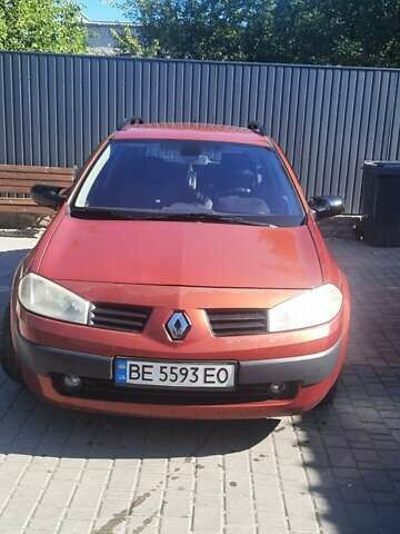 Рено Меган 2004 в Первомайск на Automoto.ua Красный Рено Меган, объемом двигателя 1.6 л и пробегом 257 тыс. км за 4750 $, фото 1 на Automoto.ua