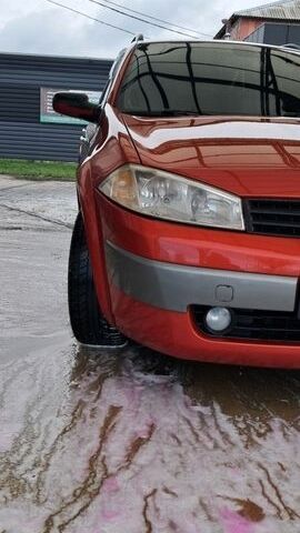 Красный Рено Меган, объемом двигателя 1.46 л и пробегом 300 тыс. км за 5700 $, фото 1 на Automoto.ua