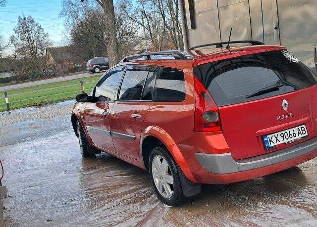 Красный Рено Меган, объемом двигателя 1.5 л и пробегом 300 тыс. км за 5700 $, фото 1 на Automoto.ua
