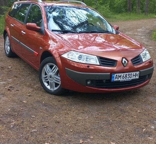Красный Рено Меган, объемом двигателя 2 л и пробегом 280 тыс. км за 4800 $, фото 1 на Automoto.ua