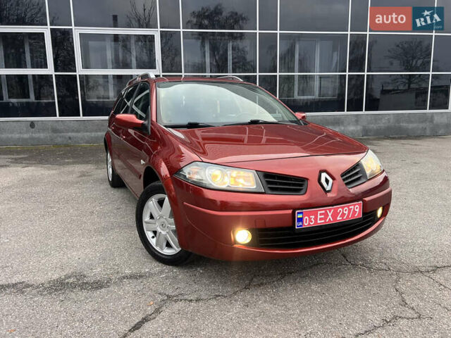 Красный Рено Меган, объемом двигателя 1.6 л и пробегом 201 тыс. км за 5899 $, фото 1 на Automoto.ua