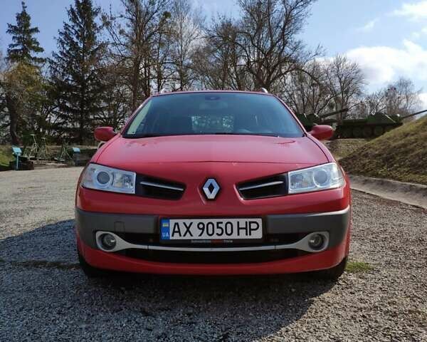 Красный Рено Меган, объемом двигателя 2 л и пробегом 326 тыс. км за 5300 $, фото 1 на Automoto.ua