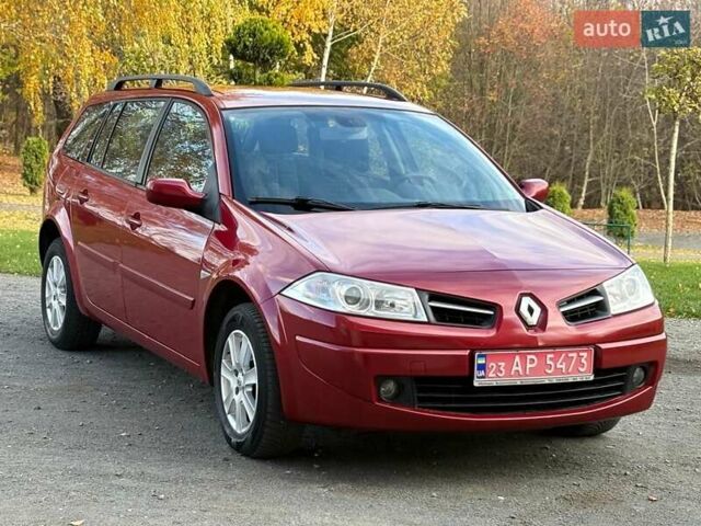 Рено Меган 2009 в Хмельницком на Automoto.ua Красный Рено Меган, объемом двигателя 1.6 л и пробегом 157 тыс. км за 5800 $, фото 1 на Automoto.ua