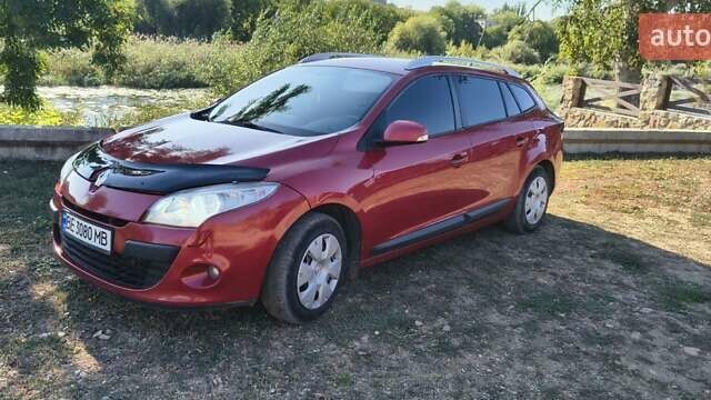 Красный Рено Меган, объемом двигателя 1.46 л и пробегом 393 тыс. км за 6200 $, фото 1 на Automoto.ua