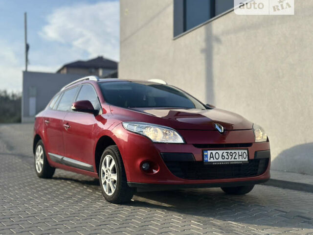 Красный Рено Меган, объемом двигателя 1.5 л и пробегом 249 тыс. км за 6100 $, фото 1 на Automoto.ua