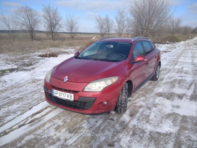 Красный Рено Меган, объемом двигателя 1.5 л и пробегом 265 тыс. км за 5600 $, фото 1 на Automoto.ua