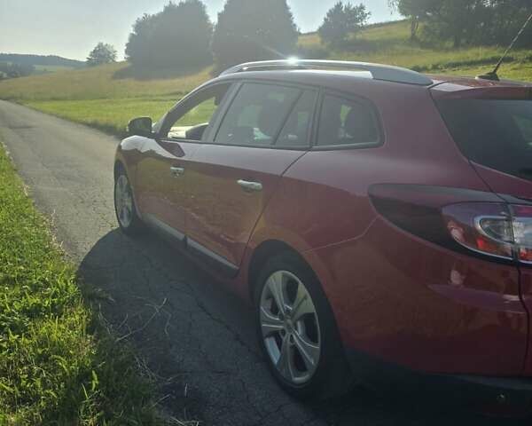 Красный Рено Меган, объемом двигателя 2 л и пробегом 189 тыс. км за 2354 $, фото 1 на Automoto.ua