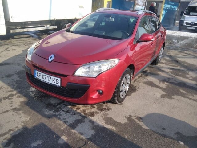 Красный Рено Меган, объемом двигателя 1.5 л и пробегом 250 тыс. км за 5700 $, фото 1 на Automoto.ua