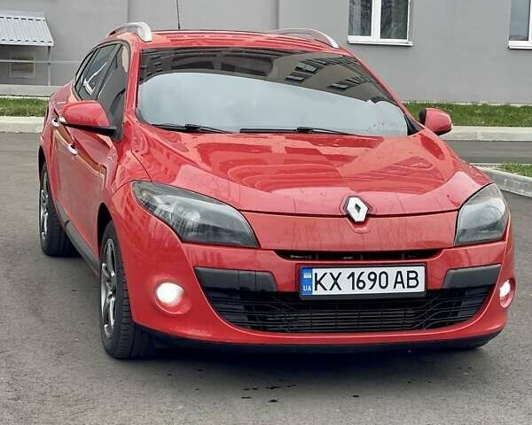 Красный Рено Меган, объемом двигателя 1.46 л и пробегом 180 тыс. км за 8000 $, фото 1 на Automoto.ua