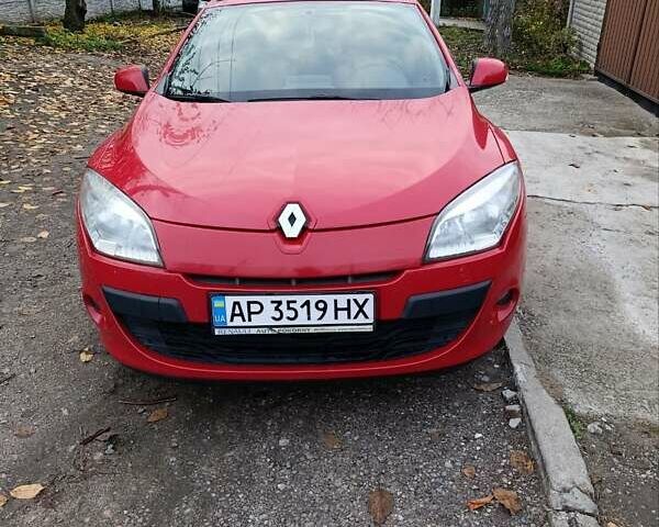 Красный Рено Меган, объемом двигателя 1.6 л и пробегом 258 тыс. км за 7000 $, фото 1 на Automoto.ua