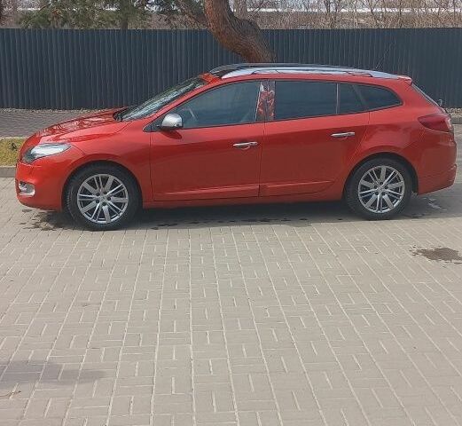 Красный Рено Меган, объемом двигателя 0 л и пробегом 258 тыс. км за 9200 $, фото 1 на Automoto.ua