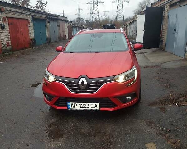 Красный Рено Меган, объемом двигателя 1.46 л и пробегом 235 тыс. км за 14000 $, фото 1 на Automoto.ua