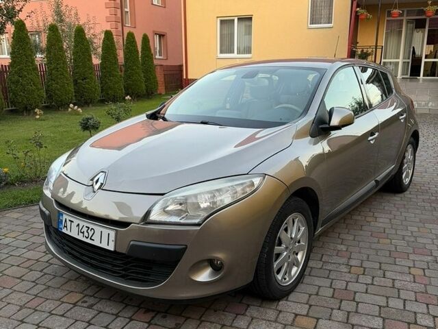 Рено Меган, об'ємом двигуна 2 л та пробігом 229 тис. км за 6750 $, фото 1 на Automoto.ua