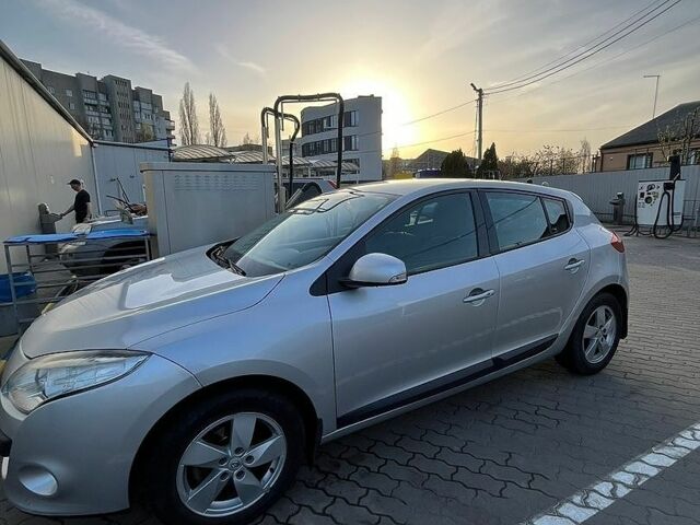 Рено Меган, объемом двигателя 1.6 л и пробегом 322 тыс. км за 6500 $, фото 1 на Automoto.ua