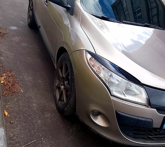 Рено Меган, объемом двигателя 1.5 л и пробегом 300 тыс. км за 7000 $, фото 1 на Automoto.ua