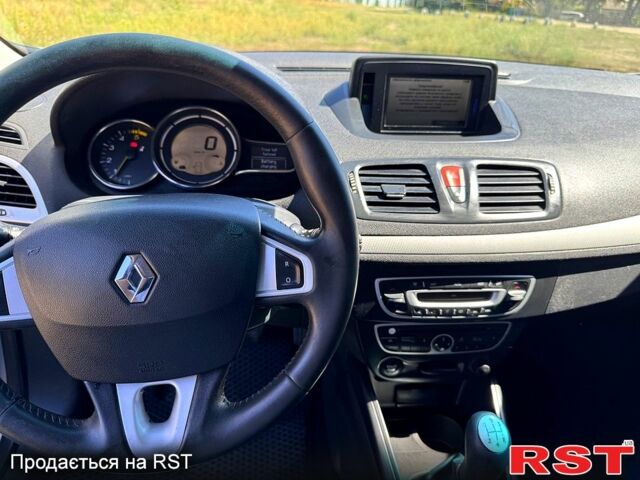 Рено Меган 2011 в Днепре (Днепропетровске) на Automoto.ua Рено Меган, объемом двигателя 1.5 л и пробегом 338 тыс. км за 6900 $, фото 1 на Automoto.ua