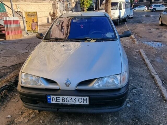 Рено Меган 1996 в Каменское - Днепродзержинск на Automoto.ua Серый Рено Меган, объемом двигателя 0 л и пробегом 360 тыс. км за 1700 $, фото 1 на Automoto.ua
