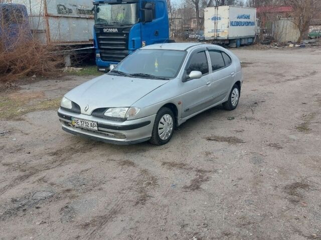 Серый Рено Меган, объемом двигателя 0 л и пробегом 300 тыс. км за 1000 $, фото 1 на Automoto.ua