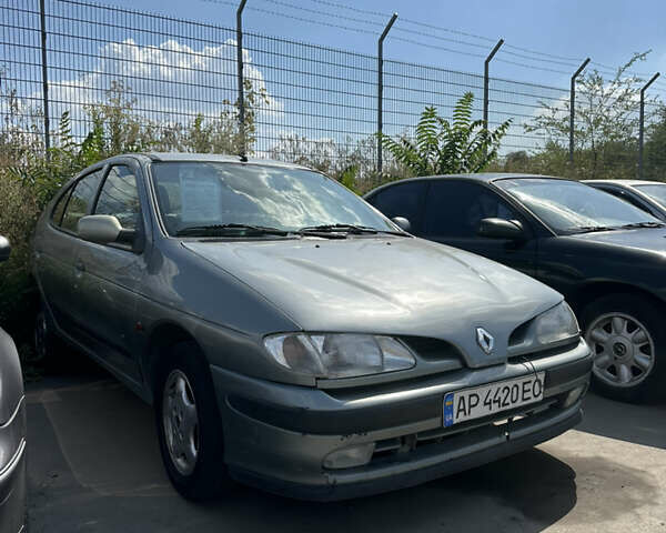 Серый Рено Меган, объемом двигателя 1.6 л и пробегом 260 тыс. км за 2400 $, фото 1 на Automoto.ua