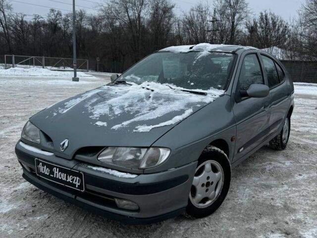 Серый Рено Меган, объемом двигателя 0 л и пробегом 260 тыс. км за 2100 $, фото 1 на Automoto.ua