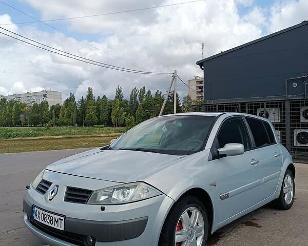 Серый Рено Меган, объемом двигателя 1.6 л и пробегом 218 тыс. км за 4000 $, фото 1 на Automoto.ua