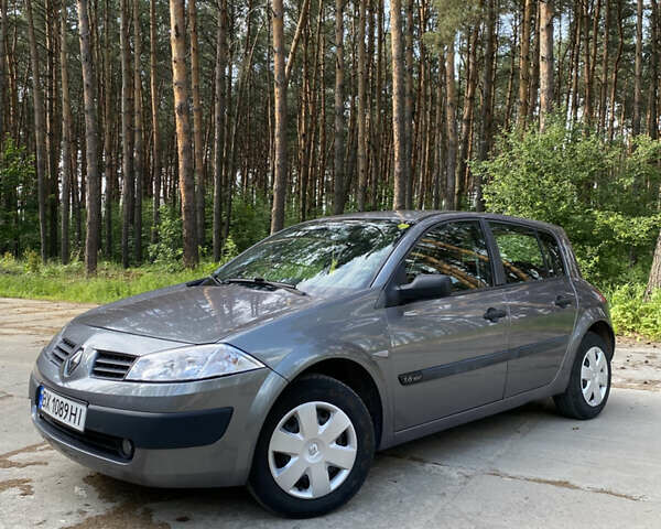 Рено Меган 2003 в Славуте на Automoto.ua Серый Рено Меган, объемом двигателя 1.6 л и пробегом 202 тыс. км за 3300 $, фото 1 на Automoto.ua