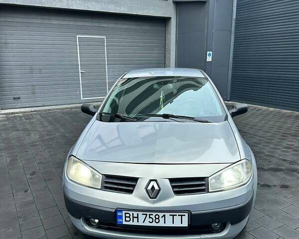 Серый Рено Меган, объемом двигателя 1.6 л и пробегом 288 тыс. км за 3700 $, фото 1 на Automoto.ua