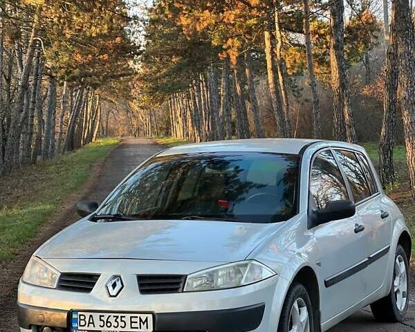 Серый Рено Меган, объемом двигателя 1.6 л и пробегом 326 тыс. км за 3200 $, фото 1 на Automoto.ua