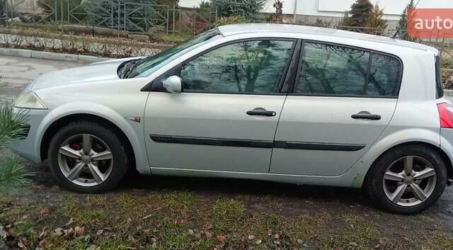 Сірий Рено Меган, об'ємом двигуна 1.87 л та пробігом 239 тис. км за 3000 $, фото 1 на Automoto.ua