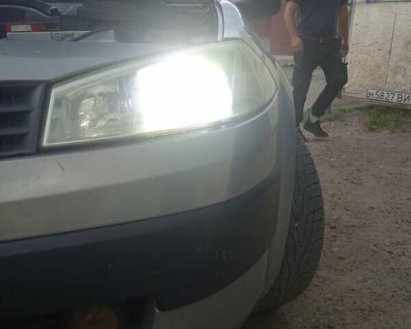 Серый Рено Меган, объемом двигателя 1.6 л и пробегом 111 тыс. км за 4400 $, фото 1 на Automoto.ua