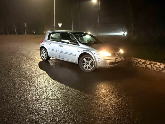 Сірий Рено Меган, об'ємом двигуна 1.9 л та пробігом 300 тис. км за 2850 $, фото 1 на Automoto.ua