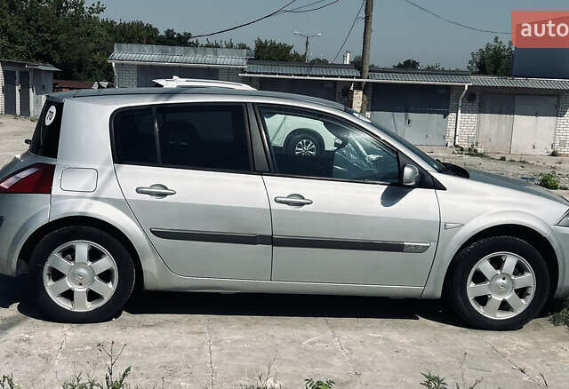 Серый Рено Меган, объемом двигателя 1.39 л и пробегом 190 тыс. км за 4000 $, фото 1 на Automoto.ua