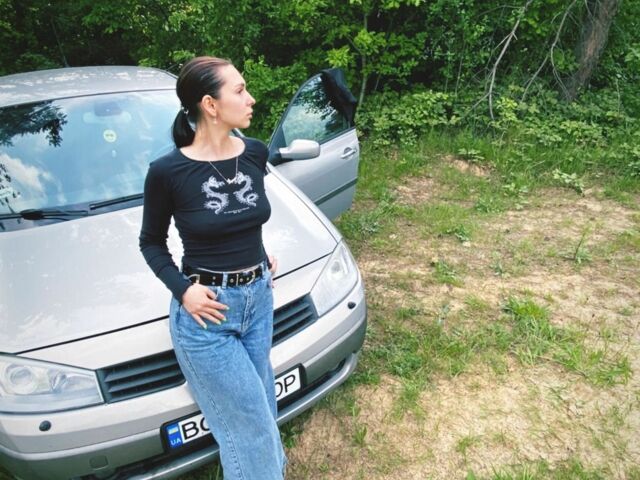 Серый Рено Меган, объемом двигателя 1.9 л и пробегом 327 тыс. км за 2000 $, фото 1 на Automoto.ua