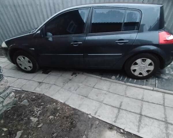 Серый Рено Меган, объемом двигателя 1.6 л и пробегом 240 тыс. км за 4800 $, фото 1 на Automoto.ua