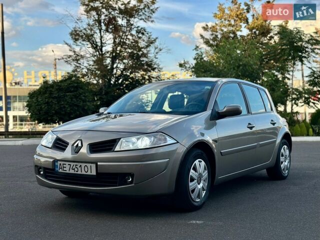 Сірий Рено Меган, об'ємом двигуна 1.6 л та пробігом 256 тис. км за 4650 $, фото 1 на Automoto.ua