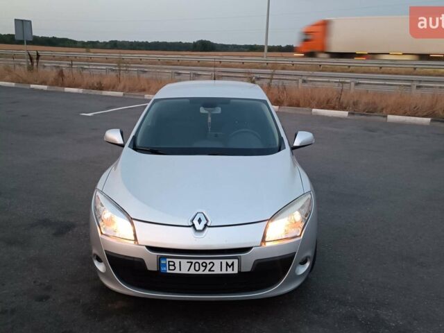 Сірий Рено Меган, об'ємом двигуна 2 л та пробігом 240 тис. км за 6800 $, фото 1 на Automoto.ua