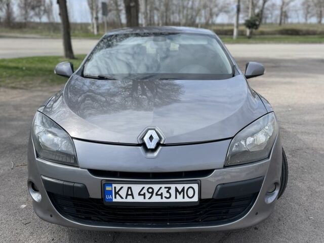 Серый Рено Меган, объемом двигателя 1.5 л и пробегом 400 тыс. км за 5850 $, фото 1 на Automoto.ua