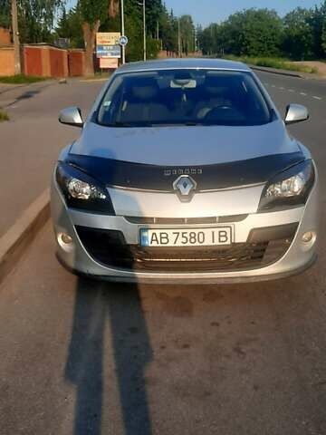 Серый Рено Меган, объемом двигателя 1.6 л и пробегом 289 тыс. км за 4500 $, фото 1 на Automoto.ua