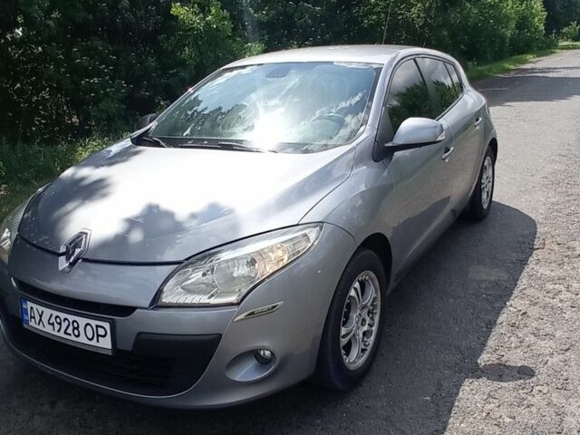 Серый Рено Меган, объемом двигателя 1.6 л и пробегом 206 тыс. км за 6500 $, фото 1 на Automoto.ua