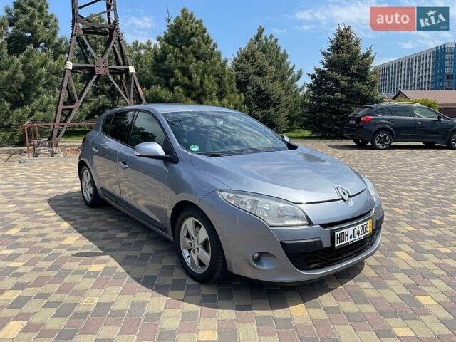 Серый Рено Меган, объемом двигателя 1.6 л и пробегом 213 тыс. км за 7200 $, фото 1 на Automoto.ua