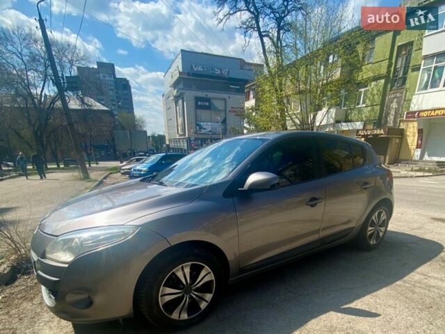 Серый Рено Меган, объемом двигателя 1.6 л и пробегом 255 тыс. км за 6000 $, фото 1 на Automoto.ua