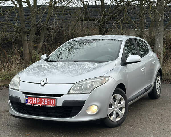 Серый Рено Меган, объемом двигателя 1.6 л и пробегом 170 тыс. км за 6500 $, фото 1 на Automoto.ua