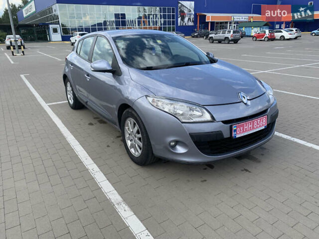 Рено Меган 2009 в Сумах на Automoto.ua Серый Рено Меган, объемом двигателя 1.6 л и пробегом 229 тыс. км за 6700 $, фото 1 на Automoto.ua