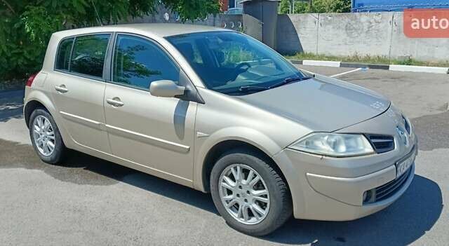 Серый Рено Меган, объемом двигателя 1.6 л и пробегом 145 тыс. км за 5999 $, фото 1 на Automoto.ua